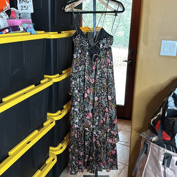 Forever 21 Black Floral Metallic Tiered Maxi Dress Lace Up Size Medium - Picture 6 of 10